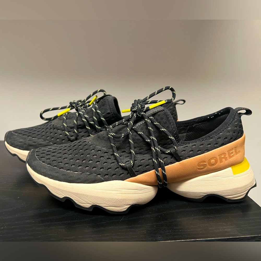 Sorel kinetic impact sneaker size 8
